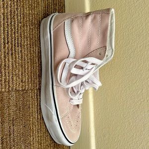 Band new, never worn women’s size 8 vans high tops. Light pink. Lace tie